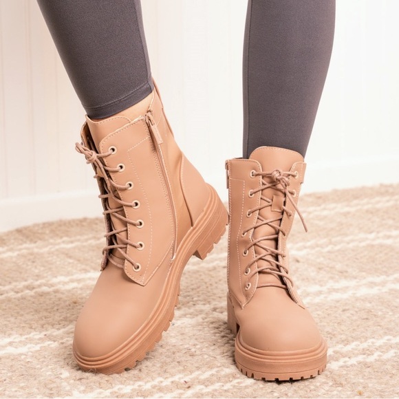 Grunge Lace Up Round Toe Boots - Picture 4 of 9